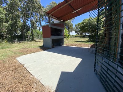 Cabaña XL vista exterior parrillero techado