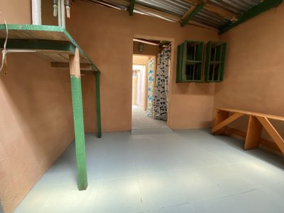 Cabaña XL vista interior baño con múltiples duchas